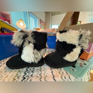 UGG GIRLS CLASSIC SHORT PATCHWORK FLUFF GLITTER TODDLER BOOT BLACK SZ 8